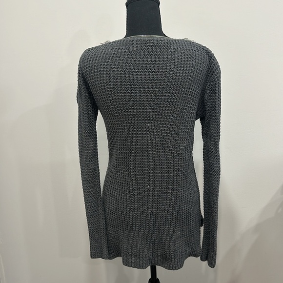 Women’s sweater w/ zippers - Picture 4 of 5